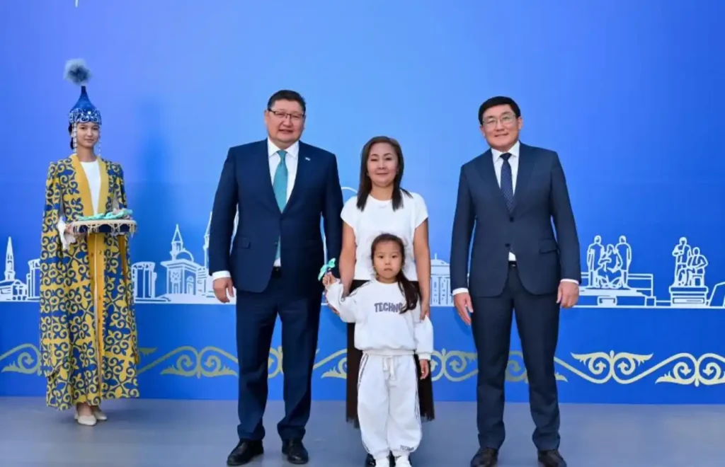 Сегіз жыл күткен баспана Семейде 20 отбасы үйлі болды