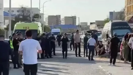Каспийдегі қасірет баласын күткен ата-ананың жанайқайы Каспийдегі қаза