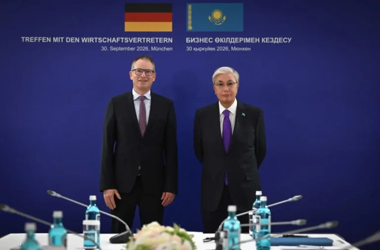 Қасым-Жомарт Тоқаев Siemens басшылығымен өнеркәсіп пен цифрландыруды талқылады Қасым-Жомарт Тоқаев Siemens басшылығымен өнеркәсіп пен цифрландыруды талқылады тақырыбы бойынша иллюстрациялық сурет