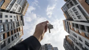Очередь длиною в годы: сколько семей в мегаполисах получили квартиры тақырыбы бойынша иллюстрациялық сурет