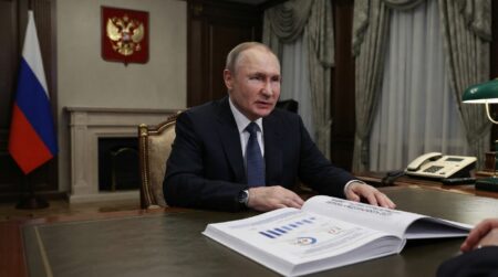 Ресей әскери шығындарын рекордтық деңгейге жеткізіп, әскер санын тағы көбейтпек Ресей әскери шығындарын рекордтық деңгейге жеткізіп, әскер санын тағы көбейтпек тақырыбы бойынша иллюстрациялық сурет
