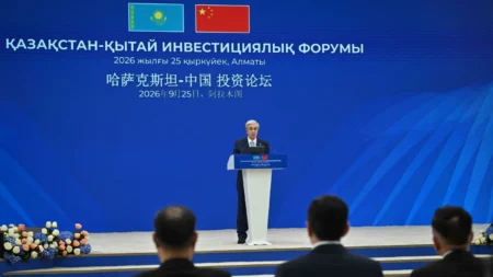 Тоқаев Қытаймен бірлескен жаңа өндірістік бағдарламаны іске қосуды ұсынды Тоқаев Қытаймен бірлескен жаңа өндірістік бағдарламаны іске қосуды ұсынды тақырыбы бойынша иллюстрациялық сурет