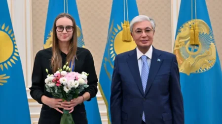 Президент Тоқаев Елена Рыбакинаны қабылдап, мемлекеттік марапат тапсырды токаев рыбакина