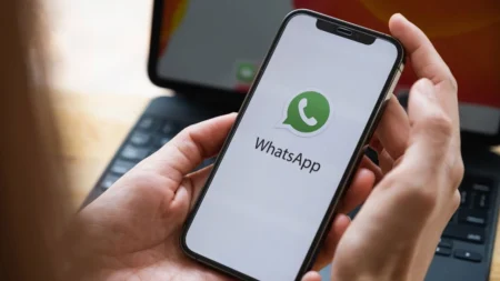 WhatsApp готовит два масштабных обновления для чатов и голосовых WhatsApp готовит два масштабных обновления для чатов и голосовых тақырыбы бойынша иллюстрациялық сурет