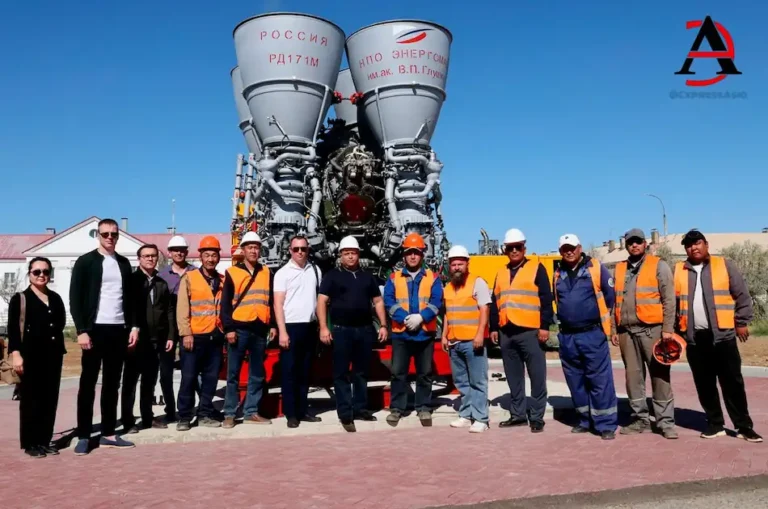 Байқоңырдағы ашық аспан астындағы мұражайға әйгілі РД-171 қозғалтқышы қойылды зымыран