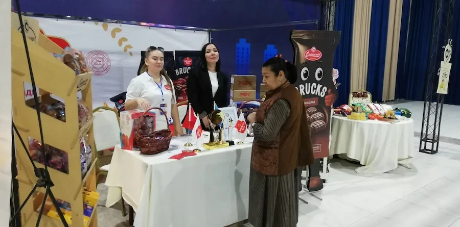 Шымкентте отандық кәсіпорындар қатысқан дәстүрлі көрме ашылды — тақырып бойынша фото