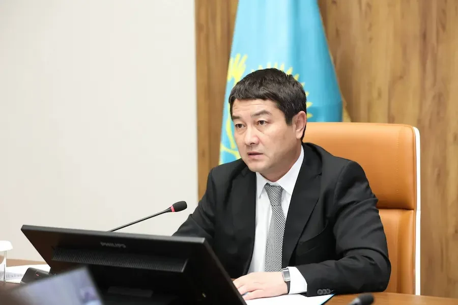 Нұрдәулет Қилыбай жылу жүйелерінің дайындығы мен газ қауіпсіздігін күшейтуді тапсырды — тақырып бойынша фото