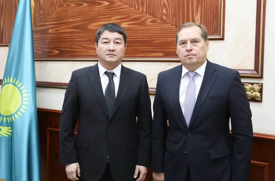 Нұрдәулет Қилыбай Ресейдің Ақтаудағы Бас консулымен кездесті — тақырып бойынша фото