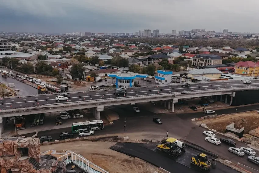 Шымкентте Бәйдібек би мен Төлеметов қиылысында жаңа жолайырық ашылды — тақырып бойынша фото