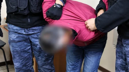 Алматыда пәтері үшін зейнеткерді өлтірген төрт күдікті ұсталды Алматыда пәтері үшін зейнеткерді өлтірген төрт күдікті ұсталды тақырыбы бойынша иллюстрациялық сурет
