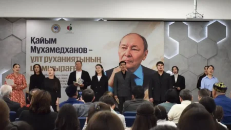 В Алматы открыли улицу в честь 110-летия Кайыма Мухамедханова Алматыда Қайым Мұхамедхановтың 110 жылдығына орай көше ашылды тақырыбы бойынша иллюстрациялық сурет