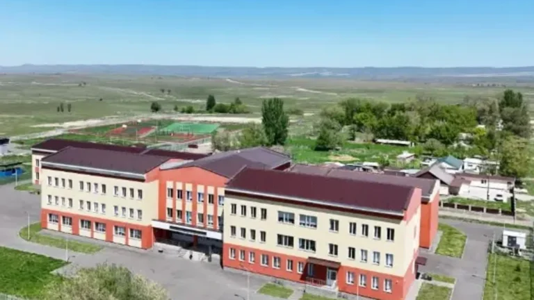 Ақсу ауданында үш жылда 23 жаңа әлеуметтік нысан бой көтерді Ақсу ауданында үш жылда 23 жаңа әлеуметтік нысан бой көтерді тақырыбы бойынша иллюстрациялық сурет