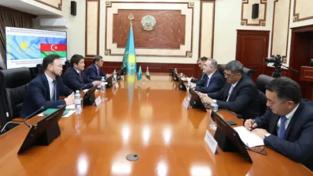 Ақтау мен Баку арасында жаңа көлік-логистикалық мүмкіндіктер ашылмақ Ақтау мен Баку арасында жаңа көлік-логистикалық мүмкіндіктер ашылмақ тақырыбы бойынша иллюстрациялық сурет