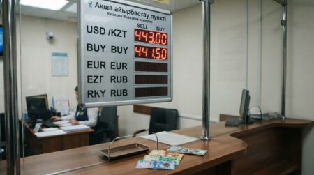 Доллар қайта қымбаттады: ақша айырбастау орындарындағы бағам қанша болды? тақырыбы бойынша иллюстрациялық сурет
