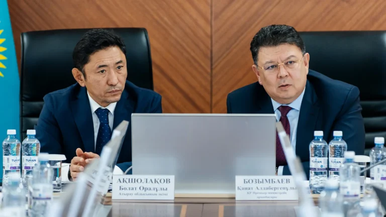 Экология тұншығып, «Ауыл аманаты» тоқтап тұр: Бозымбаев Атыраудың екі жарасын қатар ашты Экология тұншығып, Ауыл аманаты тоқтап тұр: Бозымбаев Атыраудың екі жарасын қатар ашты тақырыбы бойынша иллюстрациялық сурет