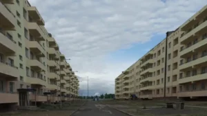 Гвардейскийдегі әскерилерге арналған үйлер неге бес жыл бойы бос тұр? тақырыбы бойынша иллюстрациялық сурет