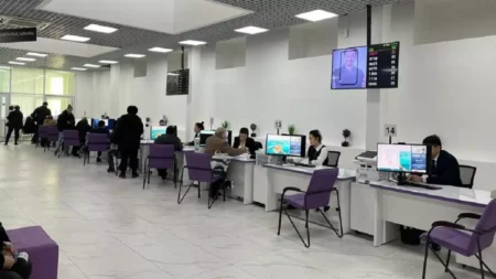 ХҚКО қызметкерлерін жұмысқа алуға мораторий жарияланды: жаппай қысқарту қаупі бар ма? ХҚКО қызметкерлерін жұмысқа алуға мораторий жарияланды: жаппай қысқарту қаупі бар ма? тақырыбы бойынша иллюстрациялық сурет
