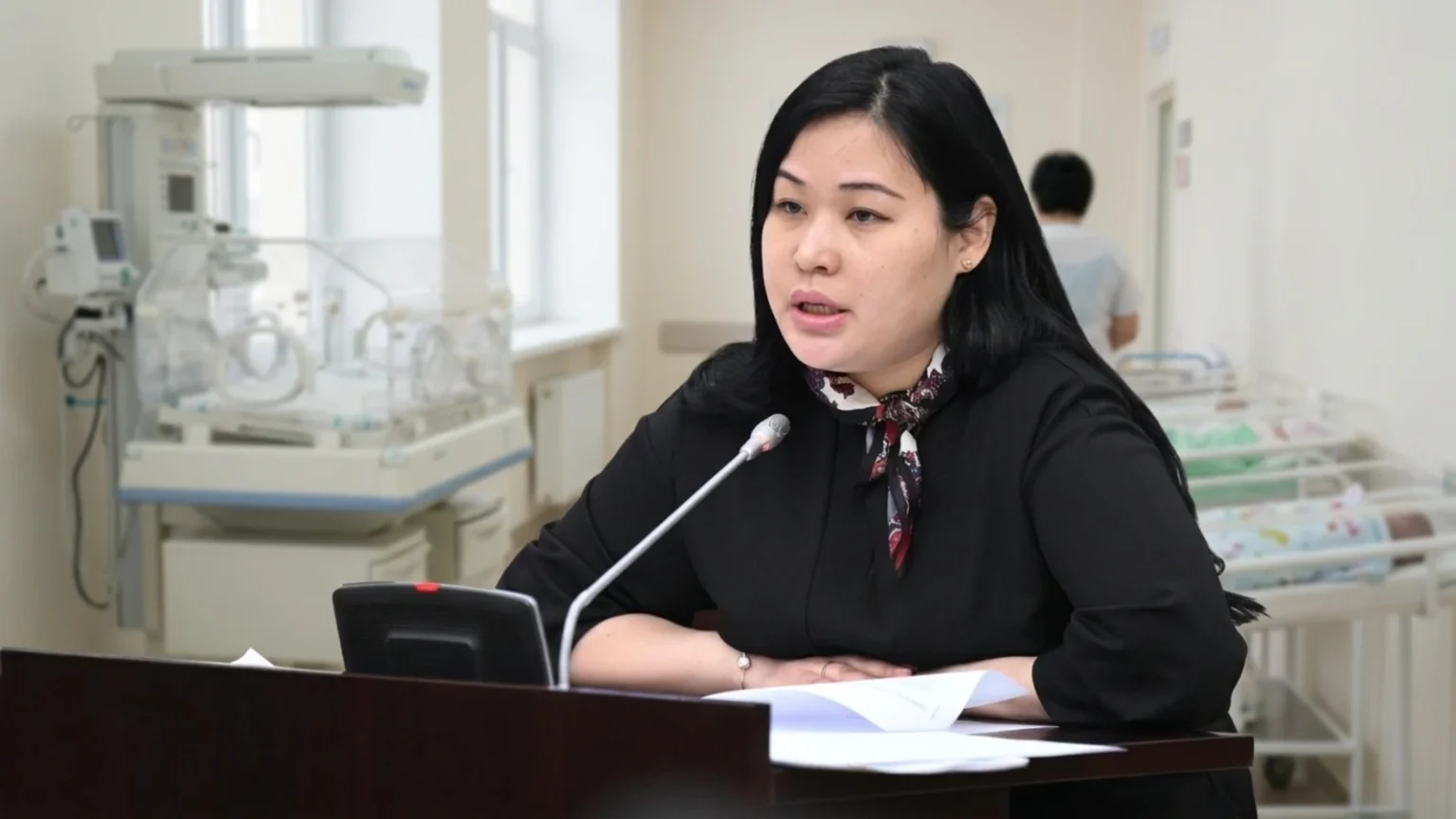 «Әйелдер тууды кейінге шегереді»: Бала күтімі төлемі неге дау тудырды? Известный ученый предупредила об обвале рождаемости из-за сокращения пособий тақырыбы бойынша иллюстрациялық сурет