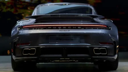 Көлік сатылымы азайса да, Porsche табысы қалай 40 есе өсті? Көлік сатылымы азайса да, Porsche табысы қалай 40 есе өсті? тақырыбы бойынша иллюстрациялық сурет