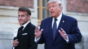 Макрон Франциядағы тәртіпсіздіктерді сынаған Трамптың сөздерін ақымақтық деп атады тақырыбы бойынша иллюстрациялық сурет