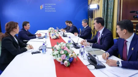 Олжас Бектенов шетелдік инвесторлармен бірлескен жобаларды талқылады Олжас Бектенов шетелдік инвесторлармен бірлескен жобаларды талқылады тақырыбы бойынша иллюстрациялық сурет