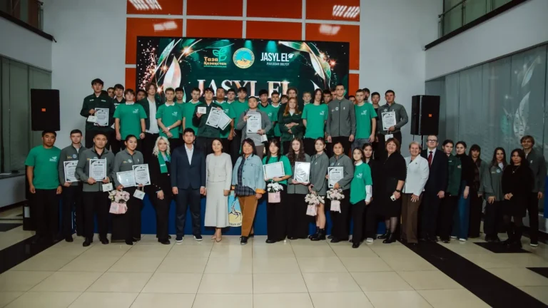 Павлодарда «Жасыл ел» еңбек маусымы мәресіне жетіп, үздіктер марапатталды Павлодарда Жасыл ел еңбек маусымы мәресіне жетіп, үздіктер марапатталды тақырыбы бойынша иллюстрациялық сурет