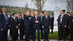 Президент Тоқаев Анкарадағы Бештепе саябағында Түркі әлемі аллеясын ашты тақырыбы бойынша иллюстрациялық сурет
