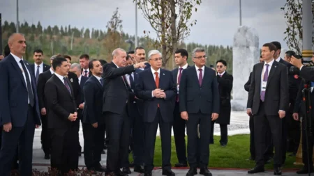 Президент Тоқаев Анкарадағы «Бештепе» саябағында Түркі әлемі аллеясын ашты Президент Тоқаев Анкарадағы Бештепе саябағында Түркі әлемі аллеясын ашты тақырыбы бойынша иллюстрациялық сурет