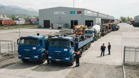 Қазақстан Беларуське $30 млн-ға коммерциялық техника жеткізеді Қазақстан Беларуське $30 млн-ға коммерциялық техника жеткізеді тақырыбы бойынша иллюстрациялық сурет