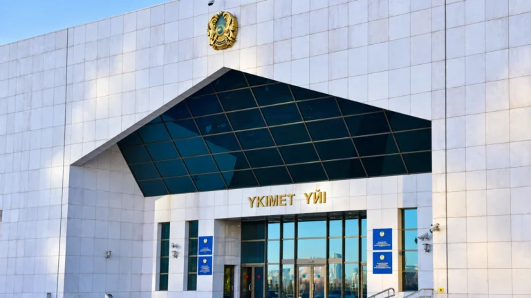 Қазақстан үкіметінде бірден екі вице-министр қызметінен қуылды тақырыбы бойынша иллюстрациялық сурет
