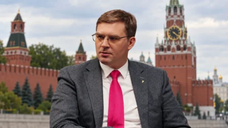 «Ресейде активіміз жоқ»: Турлов Мәскеудегі сот талабына қалай жауап берді? Ресейде активіміз жоқ: Турлов Мәскеудегі сот талабына қалай жауап берді? тақырыбы бойынша иллюстрациялық сурет