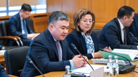 Саудадағы қарыз бен ірі жобалар: Қазақстан бизнесі несиені қалай алуда? Саудадағы қарыз бен ірі жобалар: Қазақстан бизнесі несиені қалай алуда? тақырыбы бойынша иллюстрациялық сурет