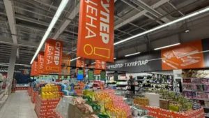 Шымкентте Республика күніне орай тауарларға 50 пайыз жеңілдік жасалуда тақырыбы бойынша иллюстрациялық сурет