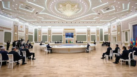Тоқаев Орталық Азияда жастар форумын өткізуді ұсынды Тоқаев Орталық Азияда жастар форумын өткізуді ұсынды тақырыбы бойынша иллюстрациялық сурет
