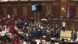 В парламенте Армении подрались депутаты партии власти и оппозиции тақырыбы бойынша иллюстрациялық сурет