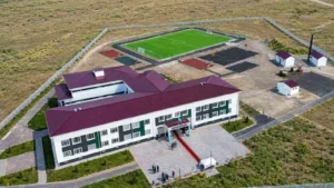 Жетісу облысында бейімделген ғимараттың орнына жаңа мектеп ашылды тақырыбы бойынша иллюстрациялық сурет